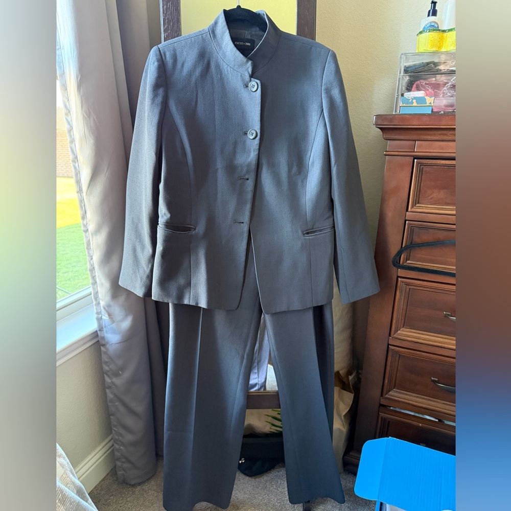 Woman’s Gray Suit Blazer